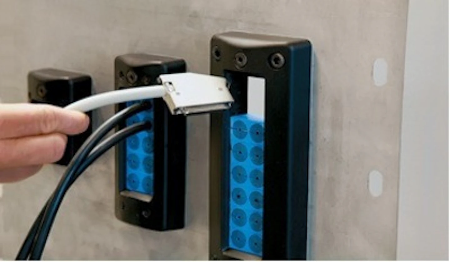 Блоки roxtec в стене для ввода кабелей