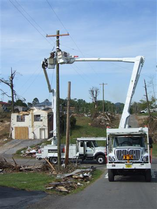Progress Energy Carolinas, a North Carolina utility, ranked 8th and with their newly merged sister utilityDuke Energy Carolinas at 14th, brought the state of North Carolina into the top five states nationally. As evidenced by the comparatively large average system size –579 kW and 160 kW for Progress Carolinas and Duke Carolinas, respectively (compared to 71 kW nationally) — the increased activity at these two utilities occurred in the commercial and utility-scale segments through a combination of the state’s renewable energy tax credit and favorable qualifying facility rates.