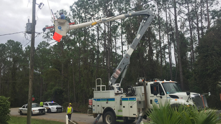Content Dam Elp Gallery En Articles Slideshow 2016 10 Southeast Utilities Respond To Hurricane Matthew 6 Fpl Hurricane Matthew Elp