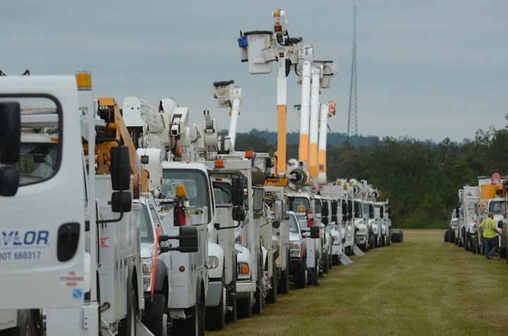 Content Dam Elp Gallery En Articles Slideshow 2016 10 Southeast Utilities Respond To Hurricane Matthew Cover Slide Hurricane Matthew Elp