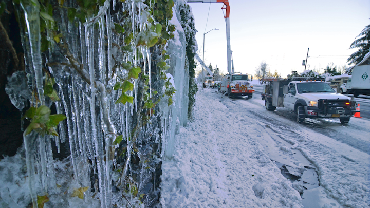 Content Dam Elp Gallery En Articles Slideshow 2017 Slideshow Weather Hits Hard At Utilities East West And South This Winter Pge 4 Hwy 30 Jan 10