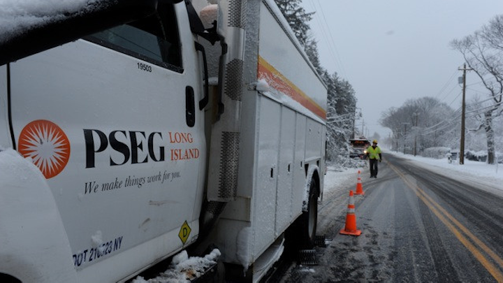 Content Dam Elp Gallery En Articles Slideshow 2017 Slideshow Weather Hits Hard At Utilities East West And South This Winter Pseg Long Island 3 Road Safety