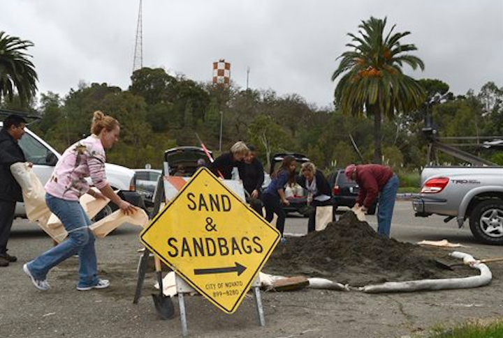 Content Dam Elp Online Articles 2014 12 California Power Outage Storm Elp