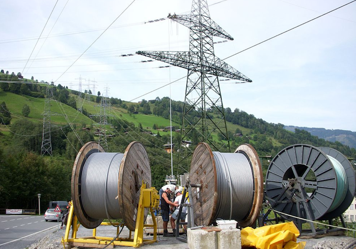 Content Dam Elp Online Articles 2014 12 Transmission Cable Installation Elp