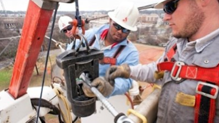 Content Dam Elp Online Articles 2015 April Utility Workers Elp 1