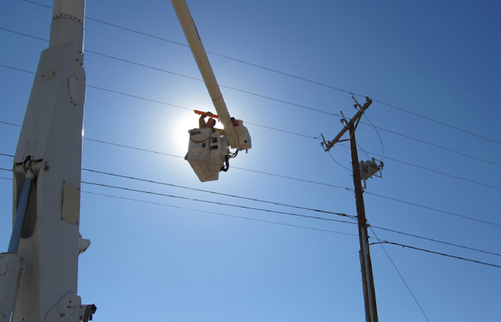 Content Dam Elp Online Articles 2015 August Pnm Utility Worker Elp