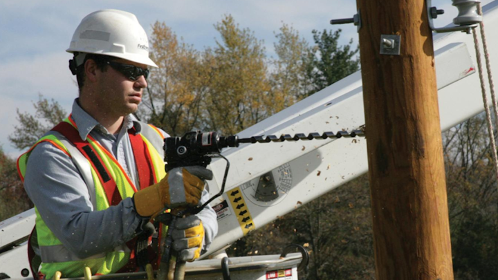 Content Dam Elp Online Articles 2015 June Firstenergy Utility Worker Elp