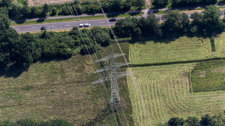 Content Dam Elp Online Articles 2016 07 Transmission Lines Jul 6 Elp