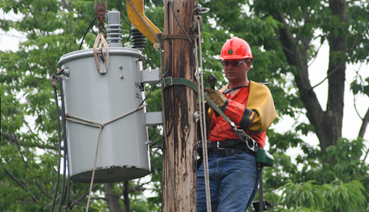 Content Dam Elp Online Articles 2017 09 Line Worker September 11 Elp