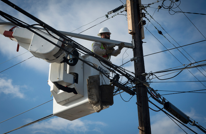 Content Dam Elp Online Articles 2017 09 Utility Worker Sept 12 Elp