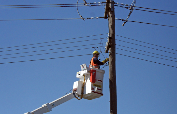 Content Dam Elp Online Articles 2017 11 Power Line Worker November 14 Elp