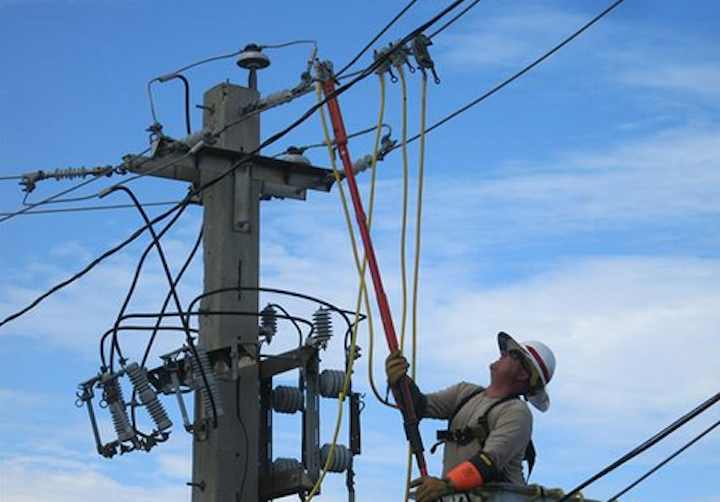 Content Dam Elp Online Articles 2018 05 Puerto Rico Recovery Worker May 18 Elp