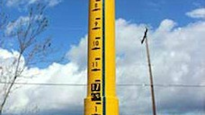 Content Dam Up En Articles 2013 07 Lineman Safety Blue Stripe Telescopic Hot Stick Offers Measuring Option Leftcolumn Article Thumbnailimage File