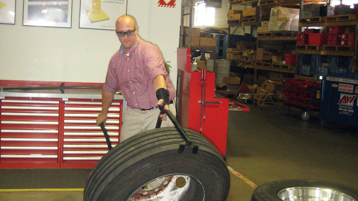 Content Dam Up En Articles 2014 07 Fleet Maintenance Tire Lifter Handles Large Jobs Leftcolumn Article Thumbnailimage File
