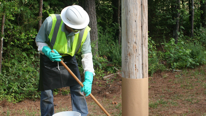 Content Dam Up En Articles 2014 07 Line Maintenance Remedial Preservative Paste For In Service Wood Utility Poles Leftcolumn Article Thumbnailimage File