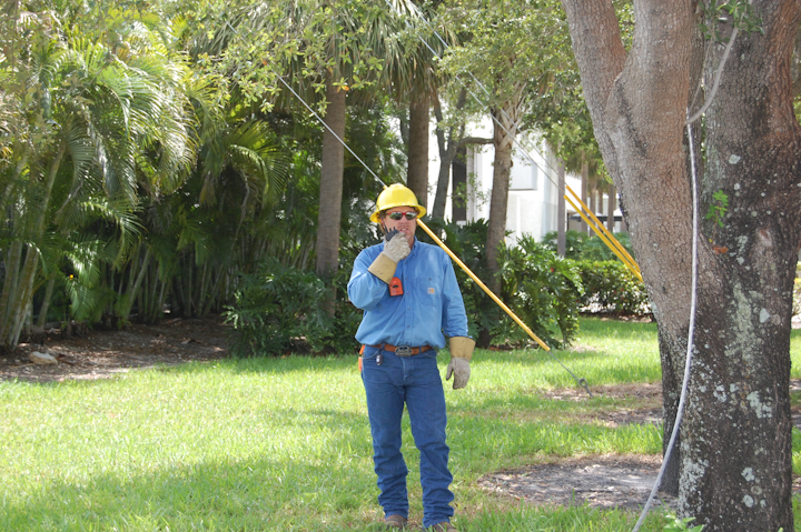Content Dam Up En Articles 2014 07 Voltage Measurement V Watch Personal Voltage Detectors Keep Workers Safe Leftcolumn Article Thumbnailimage File