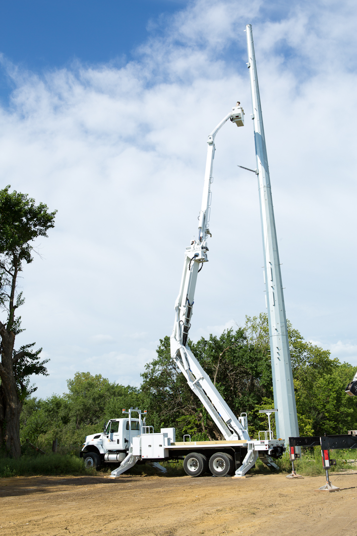 Content Dam Up En Articles 2014 08 Aerial Lift Double Elevator Aerial Devices Feature Increased Capabilities Leftcolumn Article Thumbnailimage File