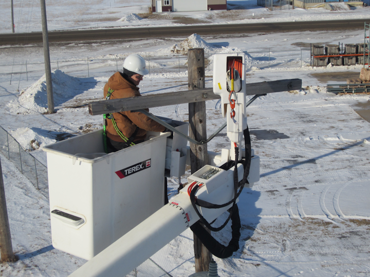 Content Dam Up En Articles 2014 09 Utility Equipment Swing Arm Option Aerial Devices Leftcolumn Article Thumbnailimage File