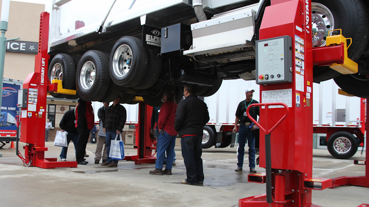 Content Dam Up En Articles 2015 02 Fleet Maintenance Wireless Mobile Column Lifts From Rotary Lift Leftcolumn Article Thumbnailimage File