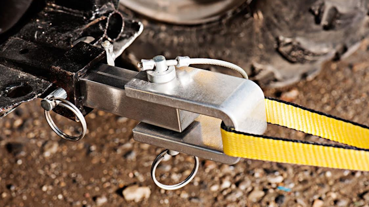 Content Dam Up En Articles 2015 08 Vehicle Accessory Two Piece Solid Aluminum Towing System Leftcolumn Article Thumbnailimage File