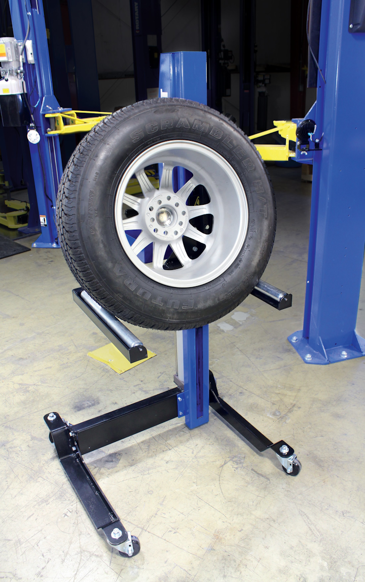 Content Dam Up En Articles 2015 10 Safety Products Top 10 Vehicle Lift Safety Tips From Rotary Lift Leftcolumn Article Thumbnailimage File