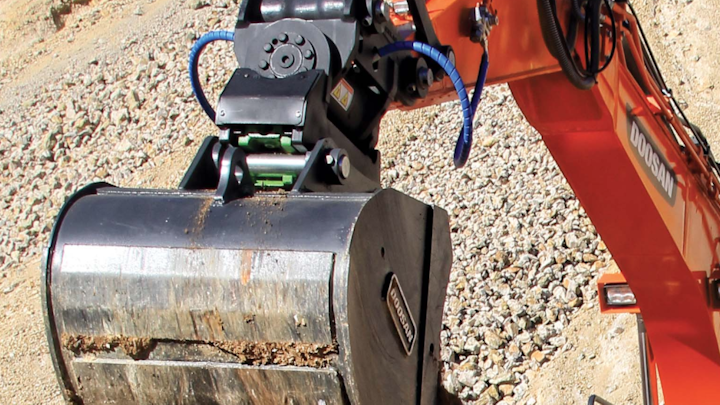 Content Dam Up En Articles 2016 01 Construction Equipment Power Tilting Coupler Provides Increased Excavator Flexibility Leftcolumn Article Thumbnailimage File