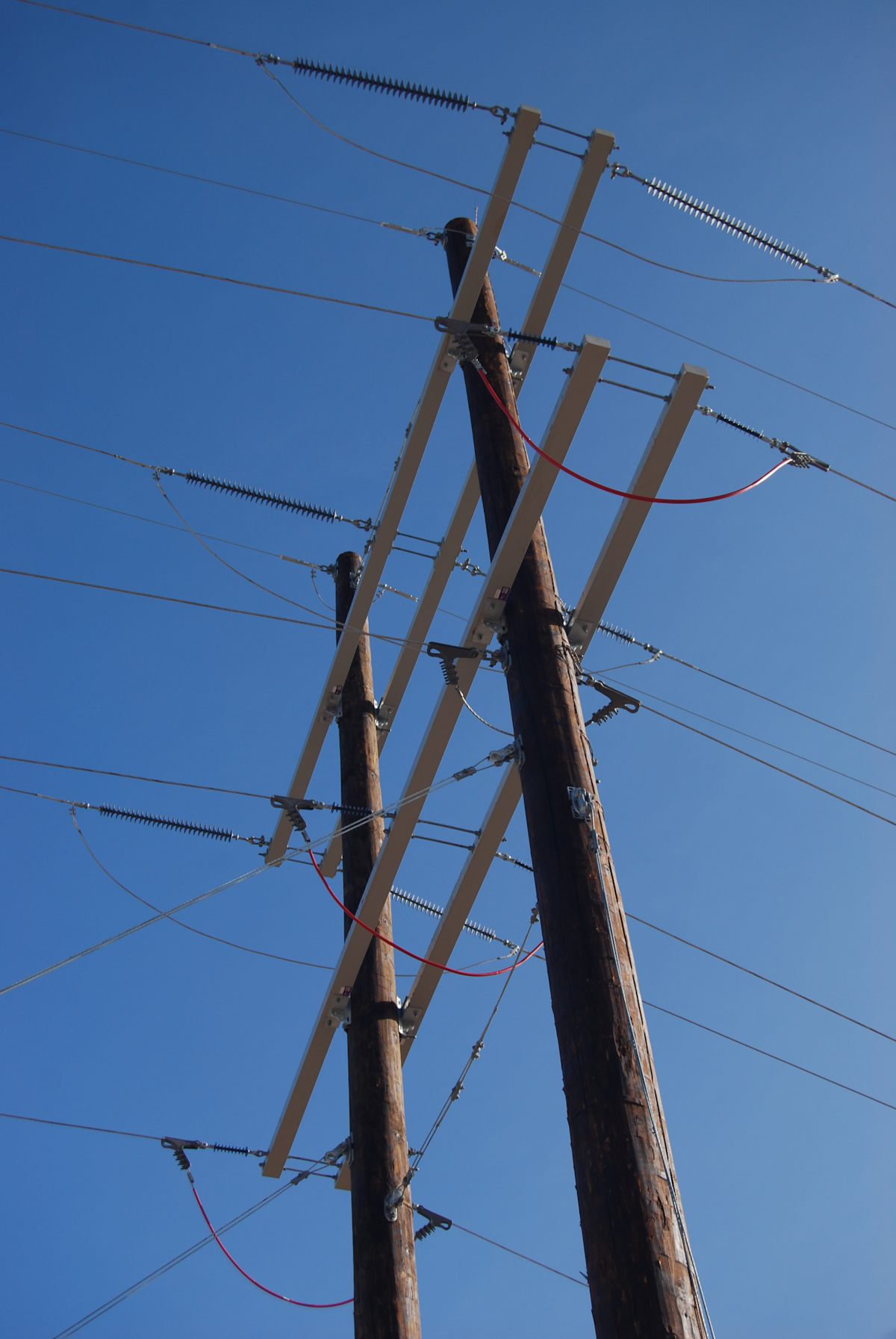Utility poles Fiberglass crossarms offer superior load capacity and