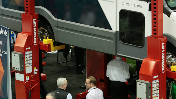 Content Dam Up En Articles 2016 02 Truck Maintenance Mobile Column Lifts Dramatically Speed Up Truck Maintenance And Repairs Leftcolumn Article Thumbnailimage File
