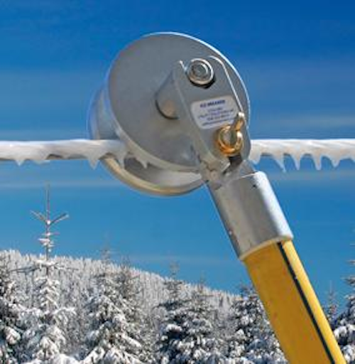 Content Dam Up En Articles 2016 10 Safety Equipment Ice Removal Product Added To Overhead Distribution Line Leftcolumn Article Thumbnailimage File