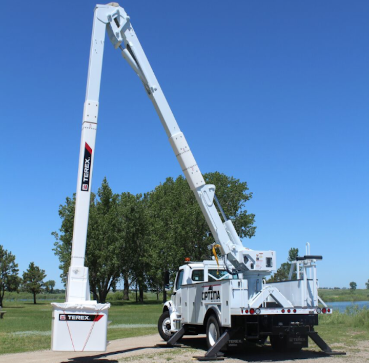 Content Dam Up En Articles 2017 08 Construction Equipment Aerial Devices Digger Derricks Auger Drills Cranes0 Leftcolumn Article Thumbnailimage File