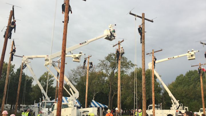 Content Dam Up En Articles 2017 11 Utility Poles Terex And Utility One Source Sponsor Apprentice Hurtman Rescue Competition Leftcolumn Article Thumbnailimage File