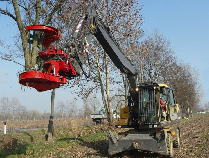 Content Dam Up En Articles 2018 04 Line Maintenance Excavator Rotating Tree Shear Leftcolumn Article Thumbnailimage File