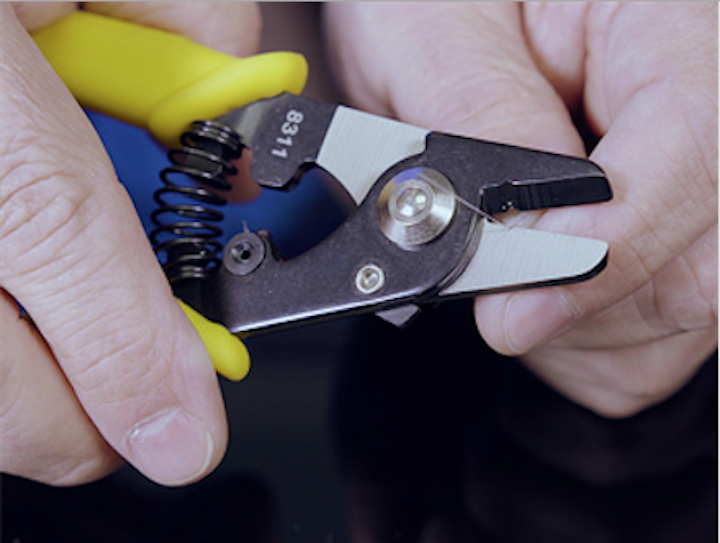 Content Dam Up En Articles 2018 05 Utility Tools Ergonomic Fiber Optic Stripper Leftcolumn Article Thumbnailimage File