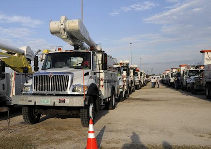 Content Dam Up En Articles Elp Archives 2017 08 Electric Grid Companies Nationwide Responding In Wake Of Harvey Leftcolumn Article Thumbnailimage File