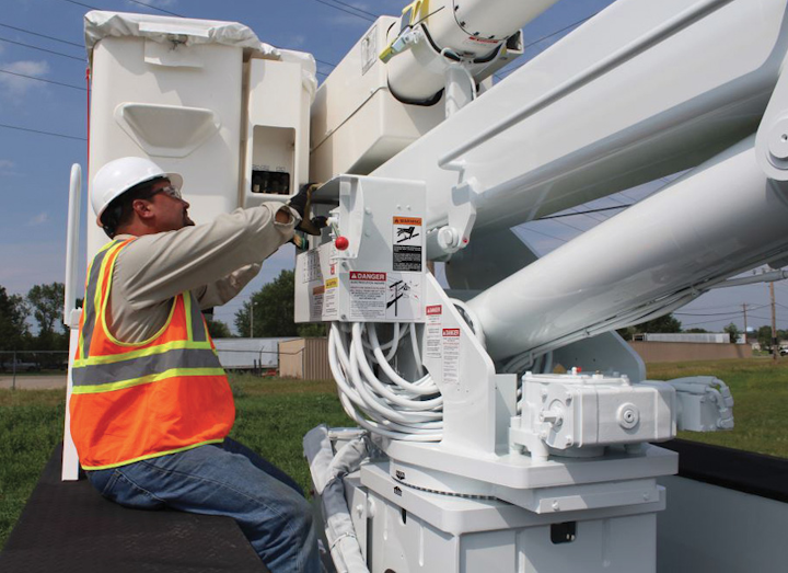 Content Dam Up En Articles Print Volume 21 Issue 10 Product Focus Vehicles Accessories Commonly Overlooked Annual Inspection Items On Aerial Devices And Digger Derricks Leftcolumn Article Thumbnailimage File
