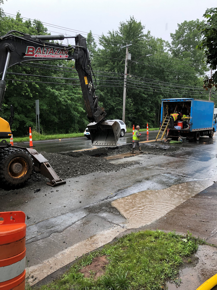 Baltazar Contractors Inc. was contracted to install two 36-inch casings under highly traveled Route 175 in Newington, Conn. Pipe ramming was chosen to limit disruption.