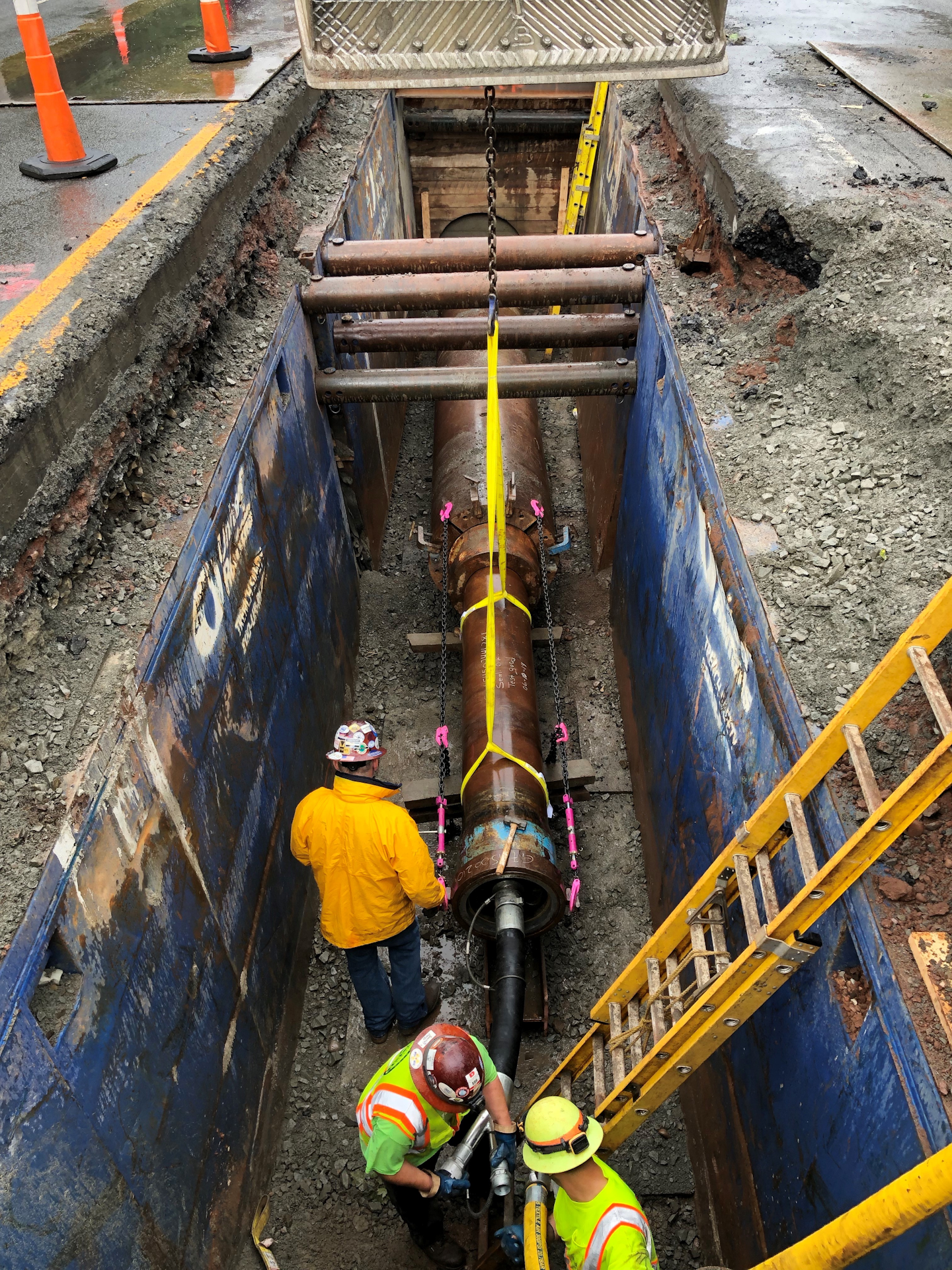 Baltazar Contractors used an 18-inch-diameter Grundoram Goliath from TT Technologies to install the steel casings. One casing will house an 18-inch PVC sanitary sewer, while the other will house a 20-inch ductile iron water transmission main.