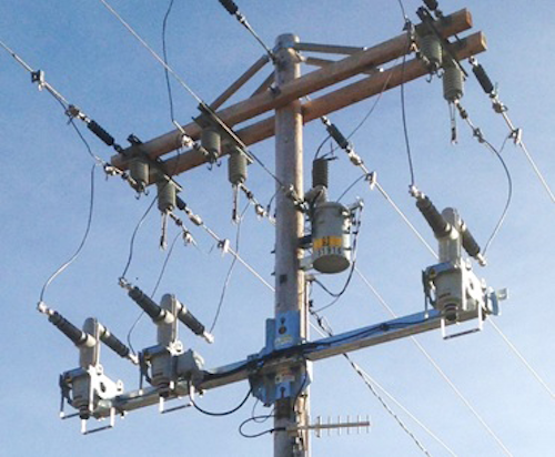G&W viper recloser with z-shaped modules and extended phase spacing.